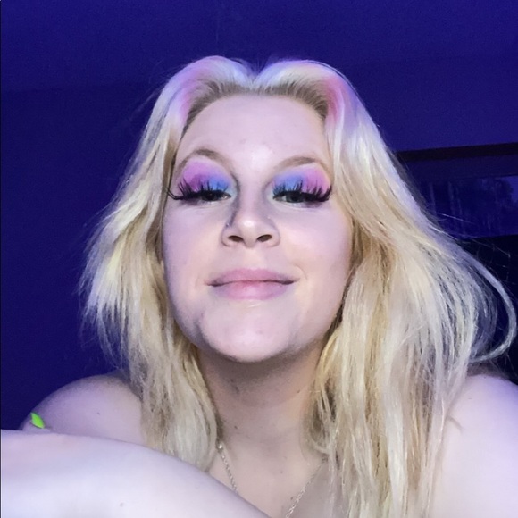 Meet your Posher, Sassi - Picture 1 of 1